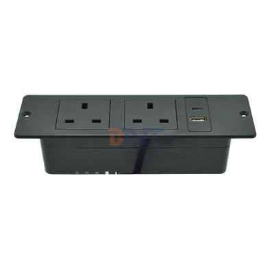 UK Standard Custom AC Power Socket Plastic Furniture Wall Socket met 2 stopcontacten 1 USB & 1 Type C-poort 16A nominale stroom
