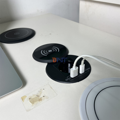 Draadloos opladen met EU-uitlaat en USB a+c voor bank en salontafel