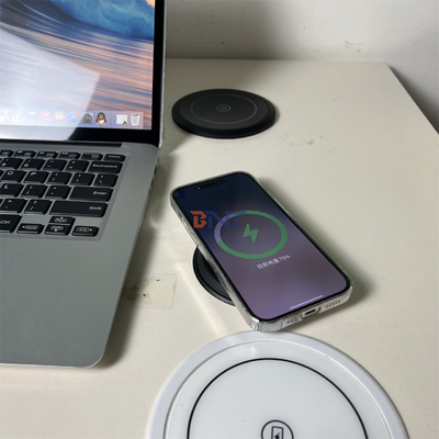 Draadloos opladen met EU-uitlaat en USB a+c voor bank en salontafel
