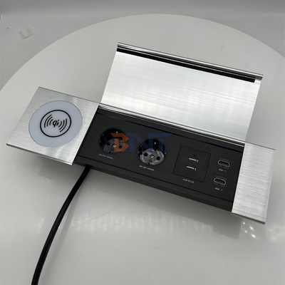 Multifunktioneel stopcontact met USB en schuifdek - perfect voor kantoorbureaus en werkstations