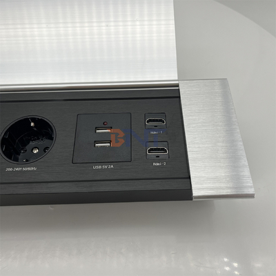 Multifunktioneel stopcontact met USB en schuifdek - perfect voor kantoorbureaus en werkstations