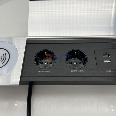 Multifunktioneel stopcontact met USB en schuifdek - perfect voor kantoorbureaus en werkstations