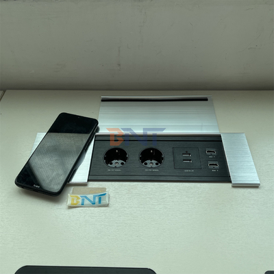 Multifunktioneel stopcontact met USB en schuifdek - perfect voor kantoorbureaus en werkstations