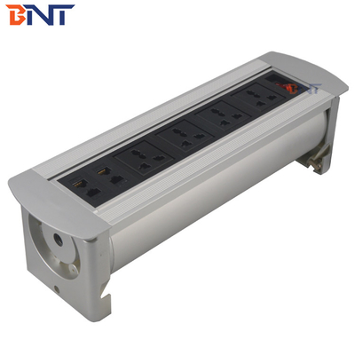 vier netwerkinterfaces gebruikt in kantoorruimte handleiding flip-up stopcontact MK1144