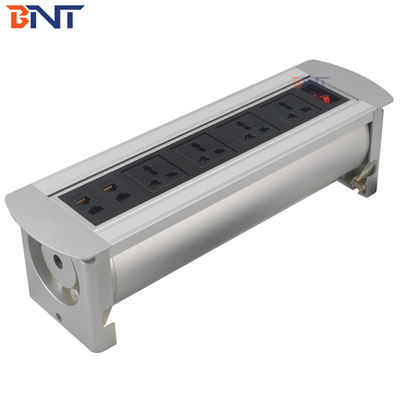 vier netwerkinterfaces gebruikt in kantoorruimte handleiding flip-up stopcontact MK1144