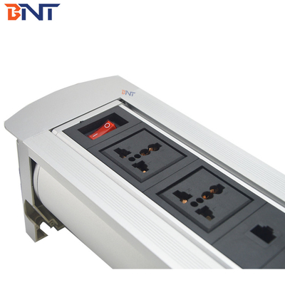 met automatische stopcontact voor het conferentiesysteem MK6320