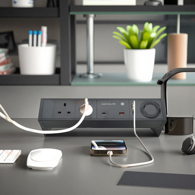 Multifunctioneel 2 AC-afstotingen Dual USB A + C UK 65W PD Fast Charge Desktop Clamp Socket Power Strip