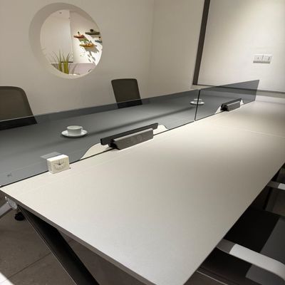 3 Panel Desktop Multifunctionele stroomuitlaat met 8AC elektrisch stopcontact en dubbele USB A + C oplaadcontact