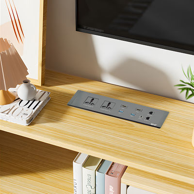 Desktop Ingebouwde Multifunctionele Stopcontact Universele Stekker Opties met Dubbele USB-A Poorten IP44 Niveau